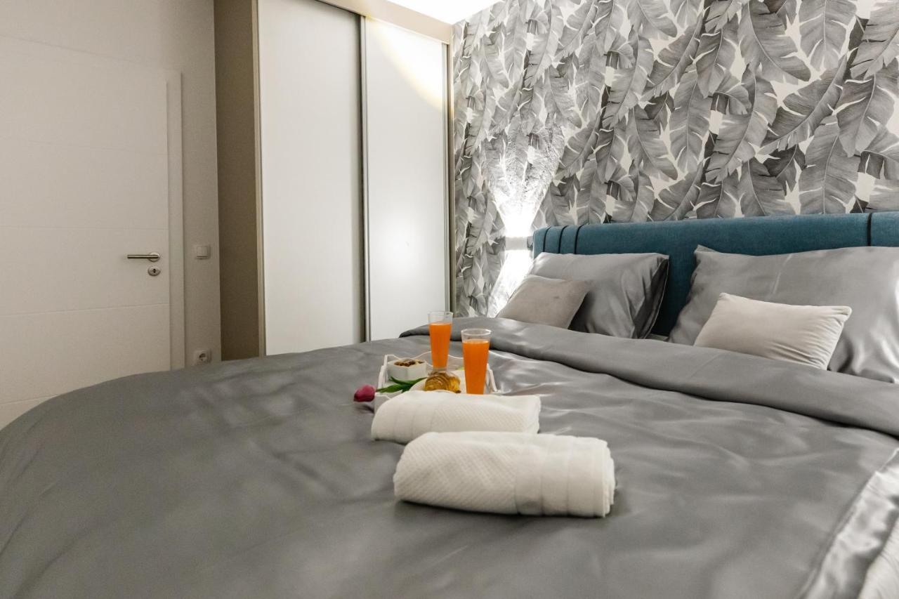 Laura Apartment Vir
