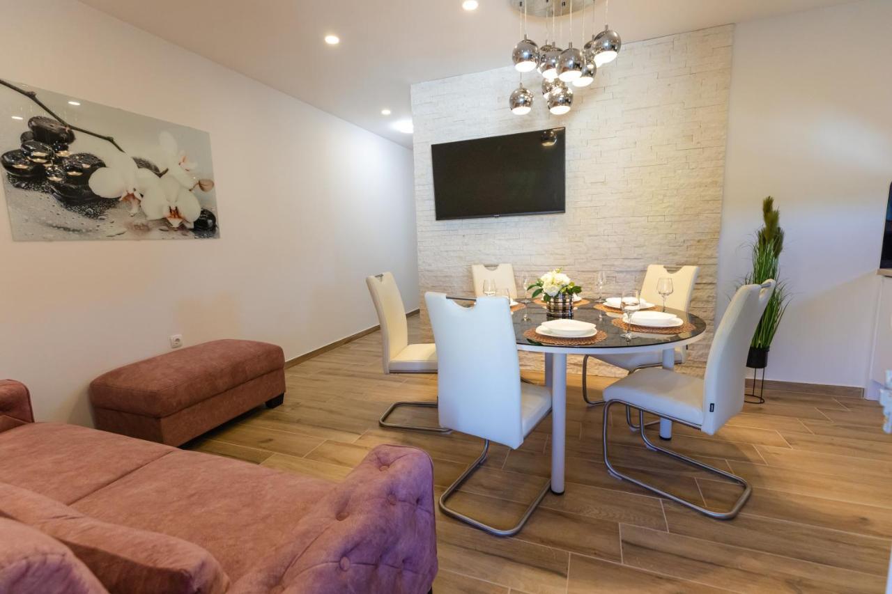 Laura Apartment