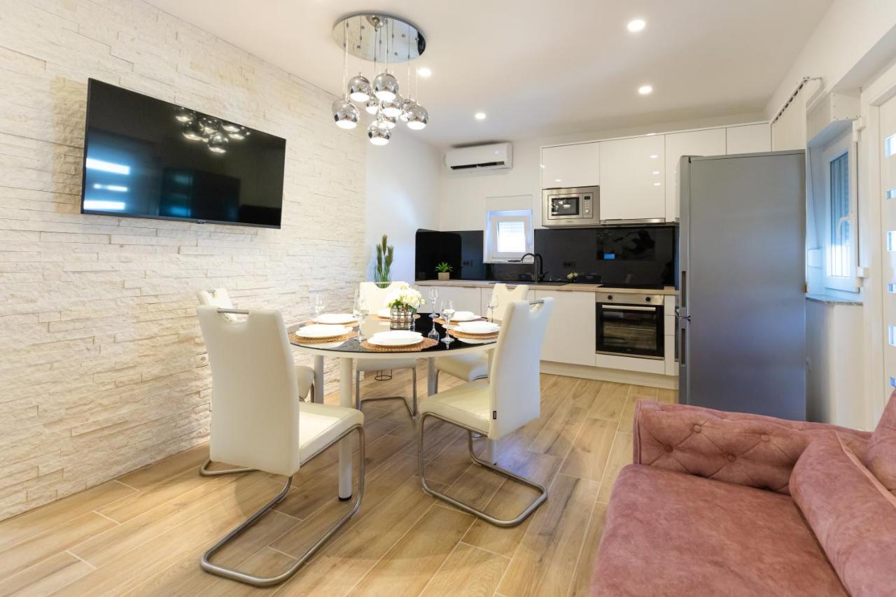 Laura Apartment